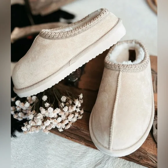 NIB Brand New Sparks Very G Cream Faux Fur Vegan Suede Slippers Slides Shoes - Picture 6 of 11